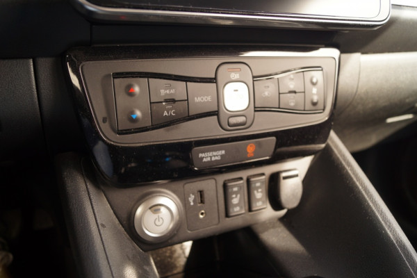 Nissan Leaf 2.ZERO EDITION 40kWh -NAVI-ECC-CAM-