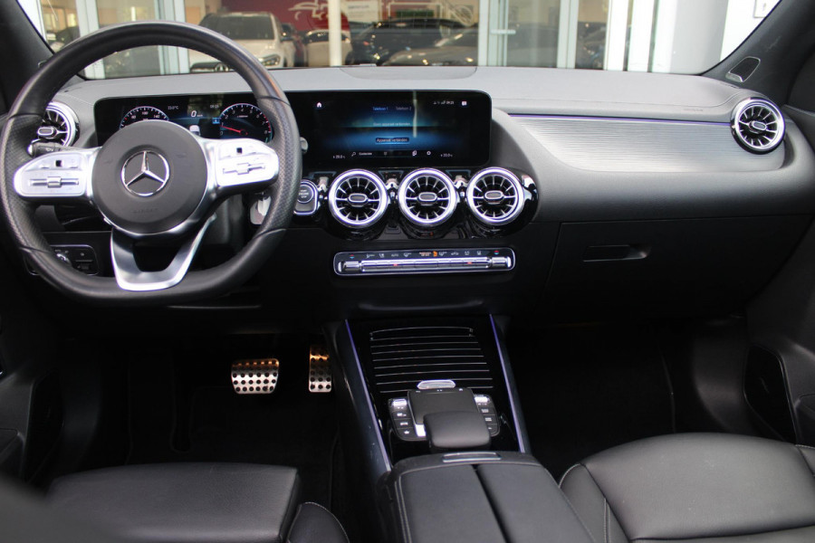 Mercedes-Benz GLA 250e 218PK BUSINESS SOLUTION AMG LIMITED | SFEER VERLICHTING | PANORAMISCH SCHUIF/KANTEL DAK | BURMESTER PREMIUM AUDIO | VERWARMDE VOORSTOELEN | MULTIBEAM LED KOPLAMPEN | APPLE CARPLAY/ANDROID AUTO | 360˚ CAMERA | DODEHOEK DETECTIE | ELEKTRISCH BEDIENBARE ACHTERKLEP | KEYLESS ENTRY/START | DRAADLOZE TELEFOONLADER | NIGHT PAKKET | 20" LICHTMETALEN VELGEN | ZWARTE HEMELBEKLEDING |