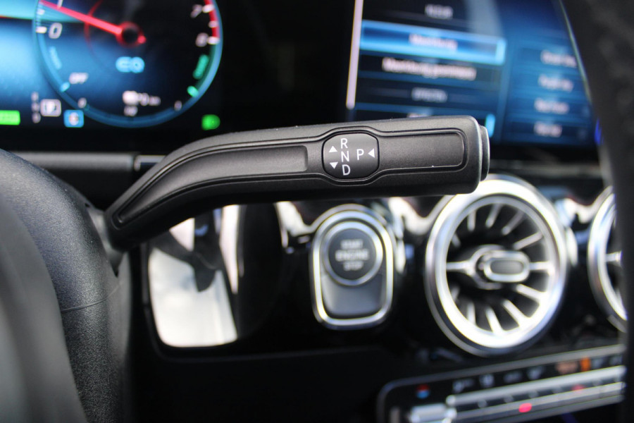 Mercedes-Benz GLA 250e 218PK BUSINESS SOLUTION AMG LIMITED | SFEER VERLICHTING | PANORAMISCH SCHUIF/KANTEL DAK | BURMESTER PREMIUM AUDIO | VERWARMDE VOORSTOELEN | MULTIBEAM LED KOPLAMPEN | APPLE CARPLAY/ANDROID AUTO | 360˚ CAMERA | DODEHOEK DETECTIE | ELEKTRISCH BEDIENBARE ACHTERKLEP | KEYLESS ENTRY/START | DRAADLOZE TELEFOONLADER | NIGHT PAKKET | 20" LICHTMETALEN VELGEN | ZWARTE HEMELBEKLEDING |