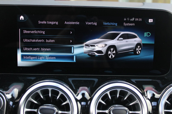 Mercedes-Benz GLA 250e 218PK BUSINESS SOLUTION AMG LIMITED | SFEER VERLICHTING | PANORAMISCH SCHUIF/KANTEL DAK | BURMESTER PREMIUM AUDIO | VERWARMDE VOORSTOELEN | MULTIBEAM LED KOPLAMPEN | APPLE CARPLAY/ANDROID AUTO | 360˚ CAMERA | DODEHOEK DETECTIE | ELEKTRISCH BEDIENBARE ACHTERKLEP | KEYLESS ENTRY/START | DRAADLOZE TELEFOONLADER | NIGHT PAKKET | 20" LICHTMETALEN VELGEN | ZWARTE HEMELBEKLEDING |