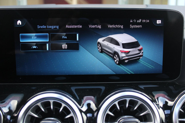 Mercedes-Benz GLA 250e 218PK BUSINESS SOLUTION AMG LIMITED | SFEER VERLICHTING | PANORAMISCH SCHUIF/KANTEL DAK | BURMESTER PREMIUM AUDIO | VERWARMDE VOORSTOELEN | MULTIBEAM LED KOPLAMPEN | APPLE CARPLAY/ANDROID AUTO | 360˚ CAMERA | DODEHOEK DETECTIE | ELEKTRISCH BEDIENBARE ACHTERKLEP | KEYLESS ENTRY/START | DRAADLOZE TELEFOONLADER | NIGHT PAKKET | 20" LICHTMETALEN VELGEN | ZWARTE HEMELBEKLEDING |