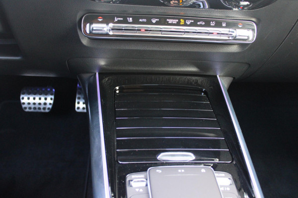 Mercedes-Benz GLA 250e 218PK BUSINESS SOLUTION AMG LIMITED | SFEER VERLICHTING | PANORAMISCH SCHUIF/KANTEL DAK | BURMESTER PREMIUM AUDIO | VERWARMDE VOORSTOELEN | MULTIBEAM LED KOPLAMPEN | APPLE CARPLAY/ANDROID AUTO | 360˚ CAMERA | DODEHOEK DETECTIE | ELEKTRISCH BEDIENBARE ACHTERKLEP | KEYLESS ENTRY/START | DRAADLOZE TELEFOONLADER | NIGHT PAKKET | 20" LICHTMETALEN VELGEN | ZWARTE HEMELBEKLEDING |