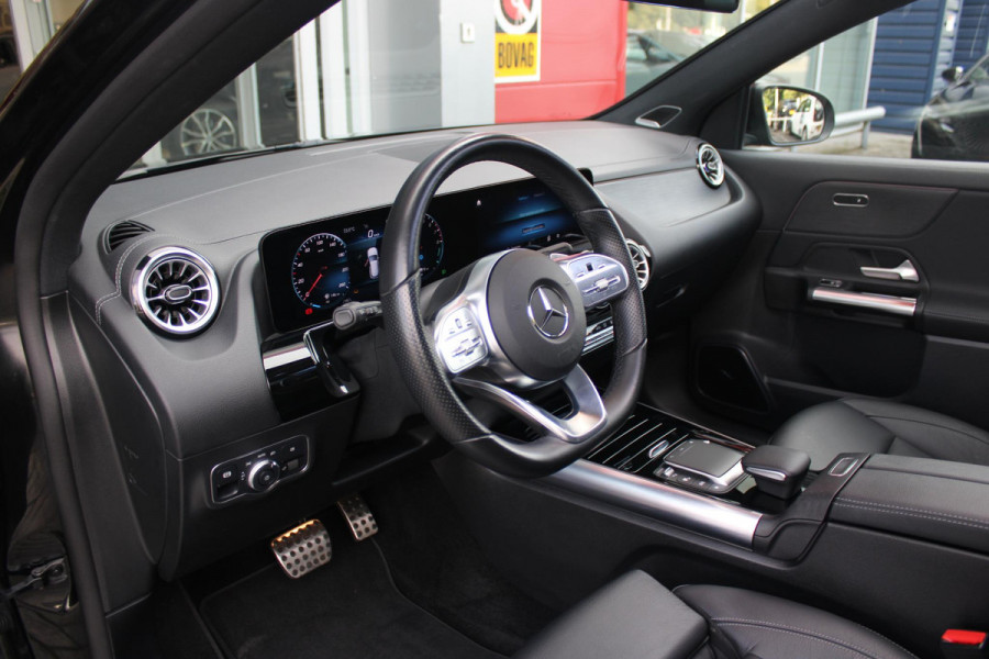 Mercedes-Benz GLA 250e 218PK BUSINESS SOLUTION AMG LIMITED | SFEER VERLICHTING | PANORAMISCH SCHUIF/KANTEL DAK | BURMESTER PREMIUM AUDIO | VERWARMDE VOORSTOELEN | MULTIBEAM LED KOPLAMPEN | APPLE CARPLAY/ANDROID AUTO | 360˚ CAMERA | DODEHOEK DETECTIE | ELEKTRISCH BEDIENBARE ACHTERKLEP | KEYLESS ENTRY/START | DRAADLOZE TELEFOONLADER | NIGHT PAKKET | 20" LICHTMETALEN VELGEN | ZWARTE HEMELBEKLEDING |