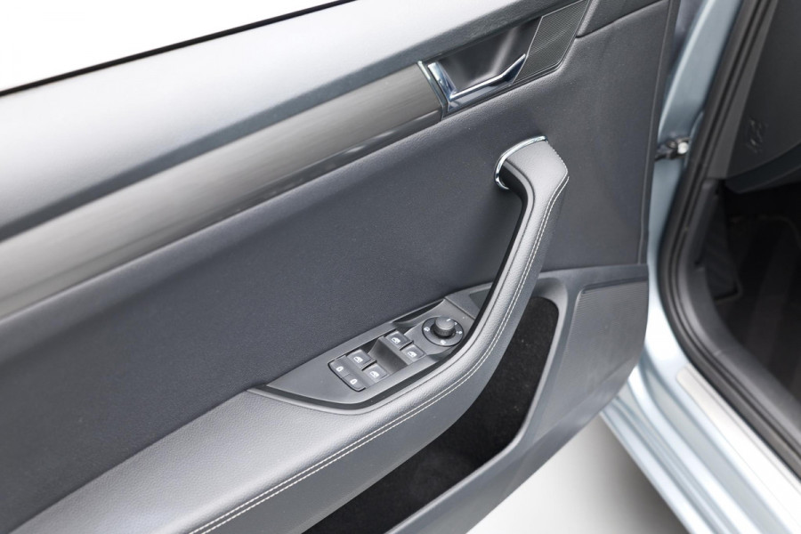 Škoda Superb Combi 1.4 TSI iV Sportline Business |Carplay|360cam|Memory|