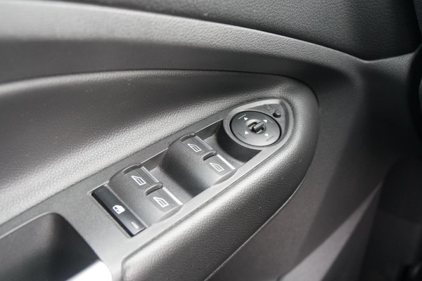 Ford Kuga 1.5 EcoBoost Trend Ultimate DEALER ONDERHOUDEN + TREKHAAK / NAVIGATIE