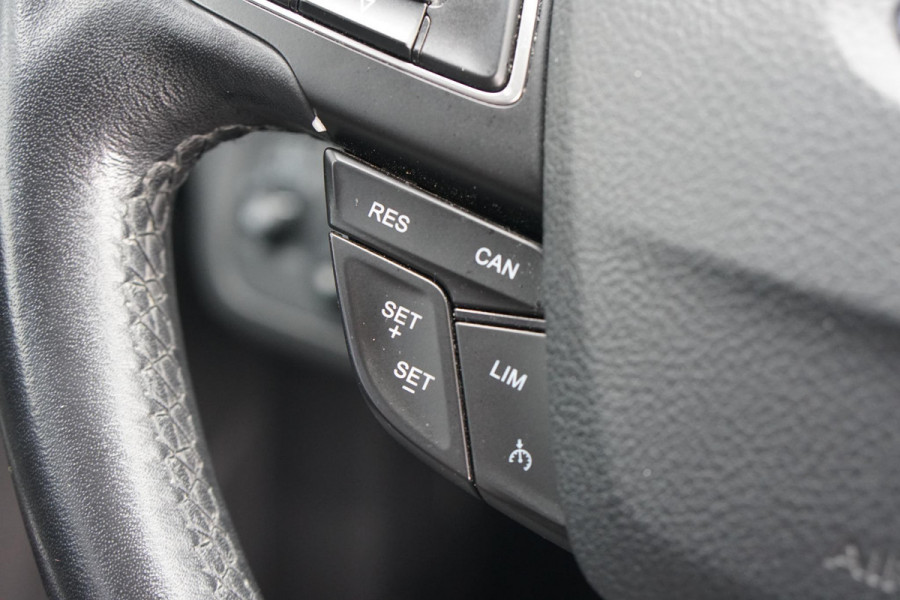 Ford Kuga 1.5 EcoBoost Trend Ultimate DEALER ONDERHOUDEN + TREKHAAK / NAVIGATIE