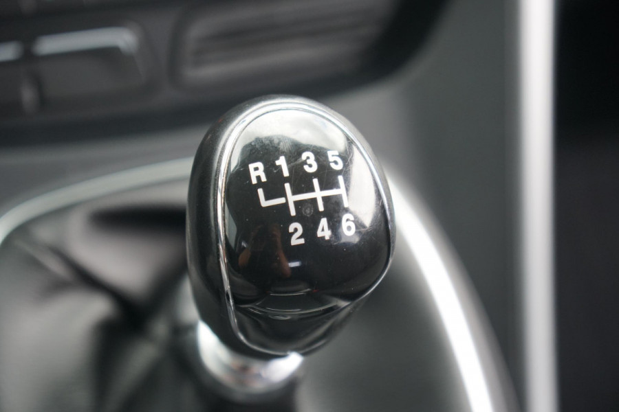 Ford Kuga 1.5 EcoBoost Trend Ultimate DEALER ONDERHOUDEN + TREKHAAK / NAVIGATIE