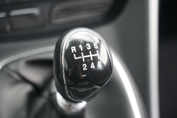 Ford Kuga 1.5 EcoBoost Trend Ultimate DEALER ONDERHOUDEN + TREKHAAK / NAVIGATIE