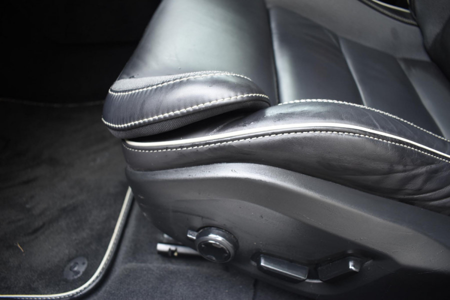 Volvo V60 T6 340PK Automaat Plug-in hybrid AWD R-Design / Panoramadak / Stoelverwarming / Stuurverwarming / 360 Camera / Sportstoelen, Elektrisch met geheugen / Head-up Display / Harman Kardon / Cruise control