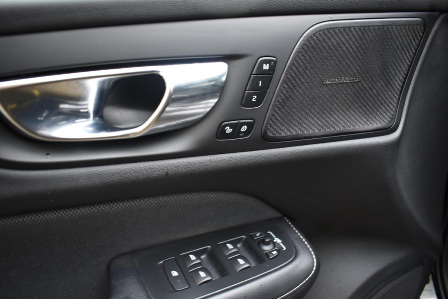 Volvo V60 T6 340PK Automaat Plug-in hybrid AWD R-Design / Panoramadak / Stoelverwarming / Stuurverwarming / 360 Camera / Sportstoelen, Elektrisch met geheugen / Head-up Display / Harman Kardon / Cruise control