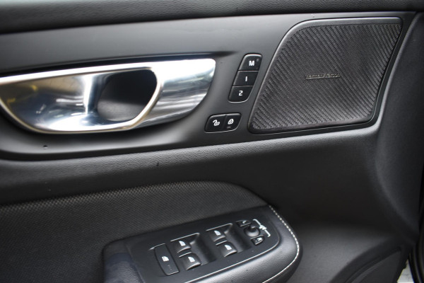 Volvo V60 T6 340PK Automaat Plug-in hybrid AWD R-Design / Panoramadak / Stoelverwarming / Stuurverwarming / 360 Camera / Sportstoelen, Elektrisch met geheugen / Head-up Display / Harman Kardon / Cruise control