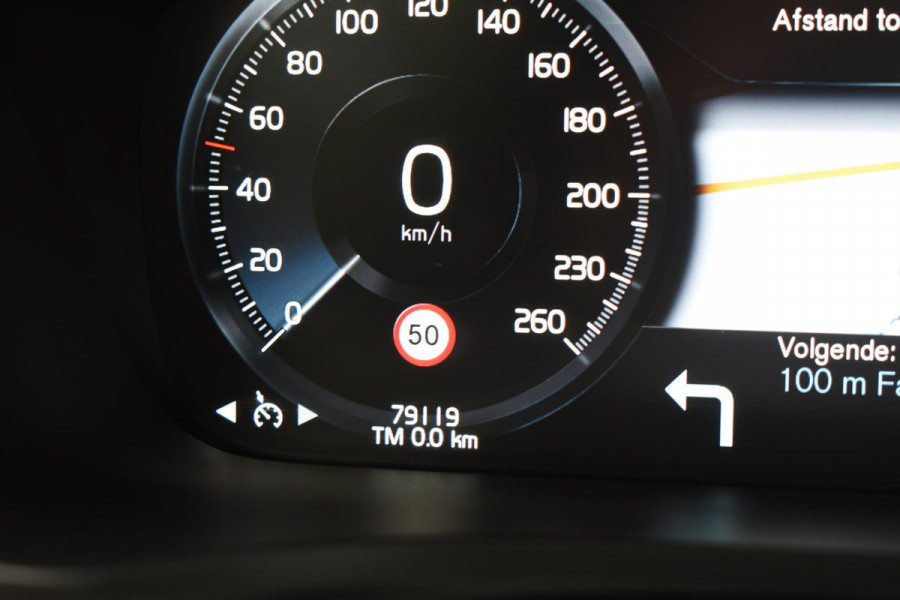 Volvo V60 T6 340PK Automaat Plug-in hybrid AWD R-Design / Panoramadak / Stoelverwarming / Stuurverwarming / 360 Camera / Sportstoelen, Elektrisch met geheugen / Head-up Display / Harman Kardon / Cruise control