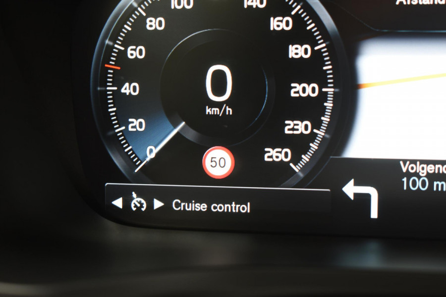 Volvo V60 T6 340PK Automaat Plug-in hybrid AWD R-Design / Panoramadak / Stoelverwarming / Stuurverwarming / 360 Camera / Sportstoelen, Elektrisch met geheugen / Head-up Display / Harman Kardon / Cruise control