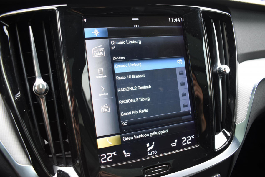 Volvo V60 T6 340PK Automaat Plug-in hybrid AWD R-Design / Panoramadak / Stoelverwarming / Stuurverwarming / 360 Camera / Sportstoelen, Elektrisch met geheugen / Head-up Display / Harman Kardon / Cruise control