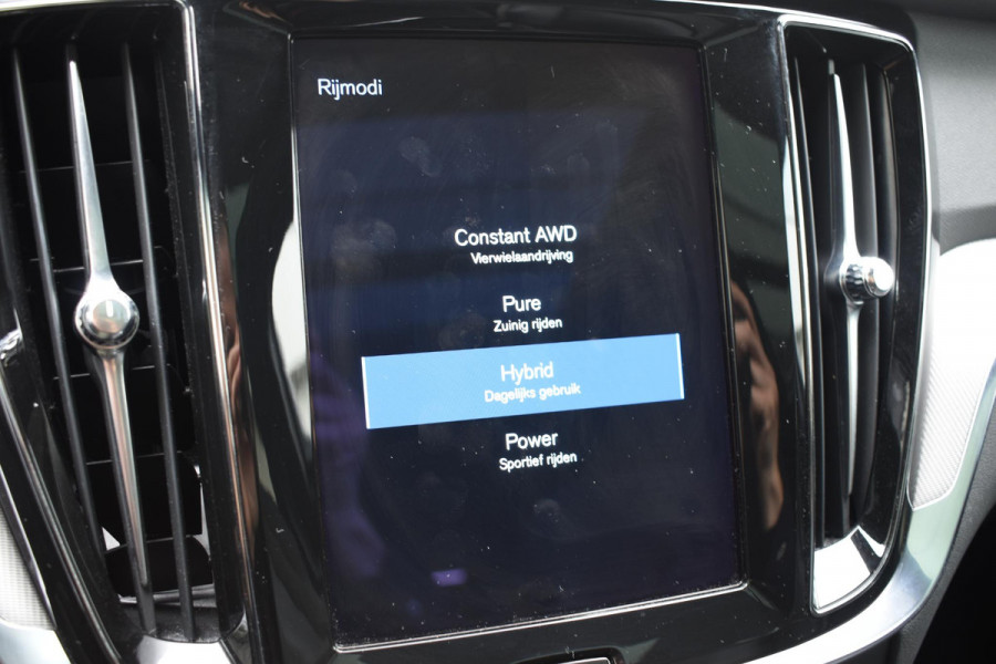 Volvo V60 T6 340PK Automaat Plug-in hybrid AWD R-Design / Panoramadak / Stoelverwarming / Stuurverwarming / 360 Camera / Sportstoelen, Elektrisch met geheugen / Head-up Display / Harman Kardon / Cruise control