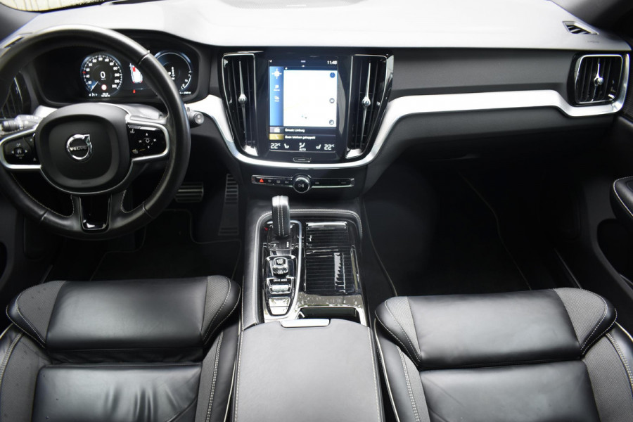 Volvo V60 T6 340PK Automaat Plug-in hybrid AWD R-Design / Panoramadak / Stoelverwarming / Stuurverwarming / 360 Camera / Sportstoelen, Elektrisch met geheugen / Head-up Display / Harman Kardon / Cruise control