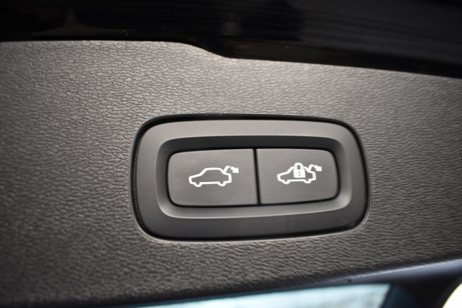 Volvo V60 T6 340PK Automaat Plug-in hybrid AWD R-Design / Panoramadak / Stoelverwarming / Stuurverwarming / 360 Camera / Sportstoelen, Elektrisch met geheugen / Head-up Display / Harman Kardon / Cruise control