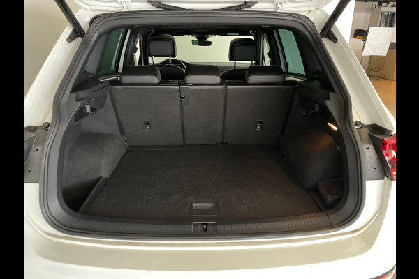 Volkswagen Tiguan 2.0 TSI 4Motion Highline Business R AUTOMAAT PANO AIRCO NAVI CRUISE BT STOELVERW APPLE CARPLAY 20INCH NIEUWSTAAT