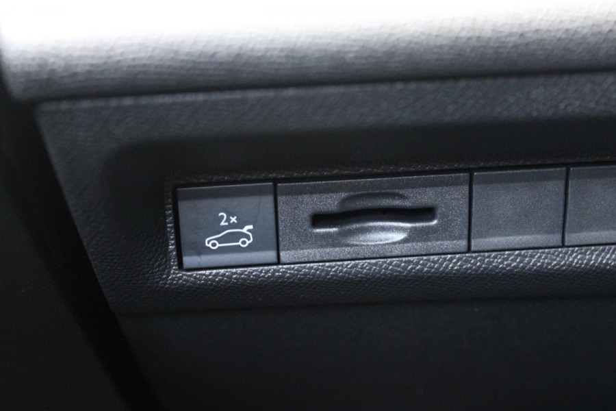 Peugeot 308 SW 1.2 MILD HYBRID 145PK DCS6 GT | ELEKTRISCHE STOEL MET GEHEUGEN FUNCTIE | STOEL VERWARMING | ELEKTRISCHE ACHTERKLEP | 360° CAMERA | KEYLESS ENTRY/START | ADAPTIVE CRUISE CONTROL | 19" LICHTMETALEN VELGEN | DRAADLOZE TELEFOONLADER | DRAADLOZE APPLE CARPLAY/ANDROID AUTO | NAVIGATIE | ALCANTARA BEKLEDING | DAB+ RADIO | DODEHOEK DETECTIE |