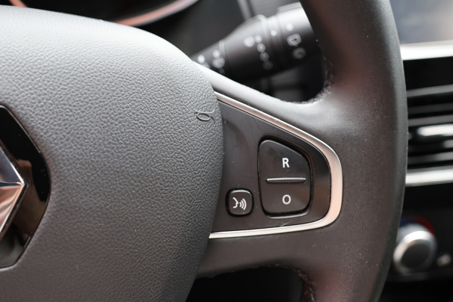Renault Clio Estate 0.9 TCe Zen | Navigatie | Cruise control | Airco | DAB | LM Velgen | Trekhaak | DAB | MF Stuur | NAP Logisch | Nieuwe APK