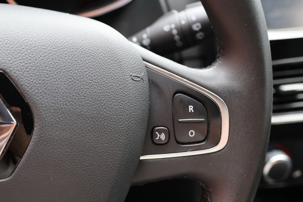 Renault Clio Estate 0.9 TCe Zen | Navigatie | Cruise control | Airco | DAB | LM Velgen | Trekhaak | DAB | MF Stuur | NAP Logisch | Nieuwe APK