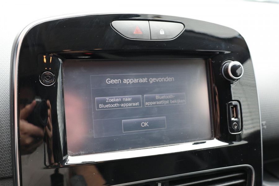 Renault Clio Estate 0.9 TCe Zen | Navigatie | Cruise control | Airco | DAB | LM Velgen | Trekhaak | DAB | MF Stuur | NAP Logisch | Nieuwe APK