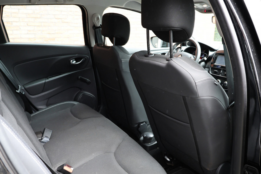 Renault Clio Estate 0.9 TCe Zen | Navigatie | Cruise control | Airco | DAB | LM Velgen | Trekhaak | DAB | MF Stuur | NAP Logisch | Nieuwe APK