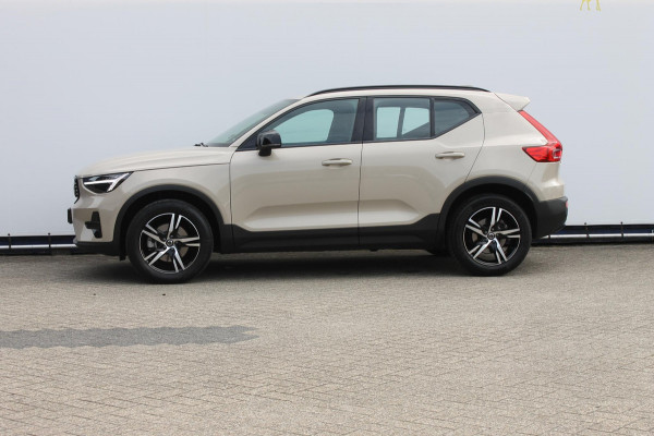 Volvo XC40 B4 211PK Automaat Plus Dark Google infotainment / Adaptieve Cruise Control / Trekhaak / Parkeersensoren met parkeercamera achter / Verwarmbare voorruit / Blis /