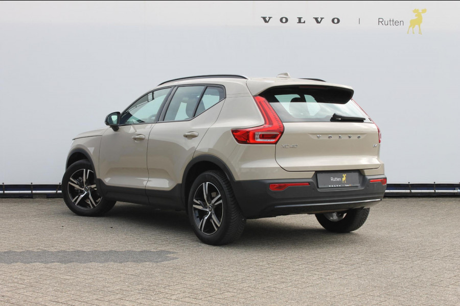Volvo XC40 B4 211PK Automaat Plus Dark Google infotainment / Adaptieve Cruise Control / Trekhaak / Parkeersensoren met parkeercamera achter / Verwarmbare voorruit / Blis /