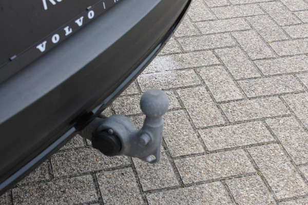 Volvo XC40 B4 211PK Automaat Plus Dark Google infotainment / Adaptieve Cruise Control / Trekhaak / Parkeersensoren met parkeercamera achter / Verwarmbare voorruit / Blis /