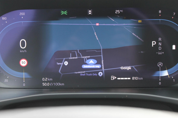 Volvo XC40 B4 211PK Automaat Plus Dark Google infotainment / Adaptieve Cruise Control / Trekhaak / Parkeersensoren met parkeercamera achter / Verwarmbare voorruit / Blis /