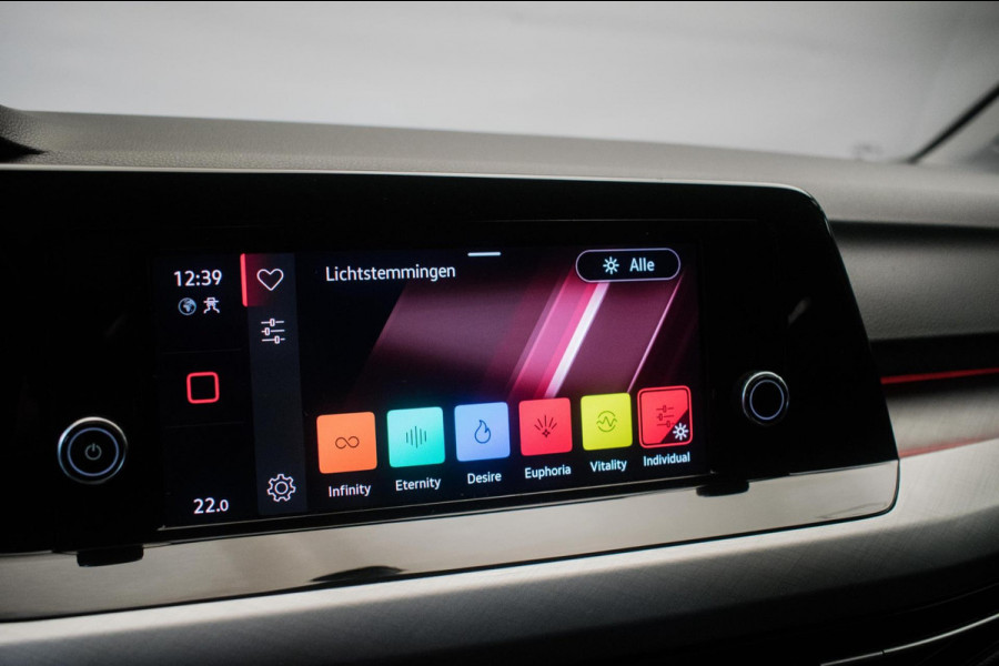 Volkswagen Golf 1.0 eTSI Sportline Automaat ORG NL [ Sfeerverlichting Full LED Virtual Carplay Adaptive Cruise Parkeersensoren ]