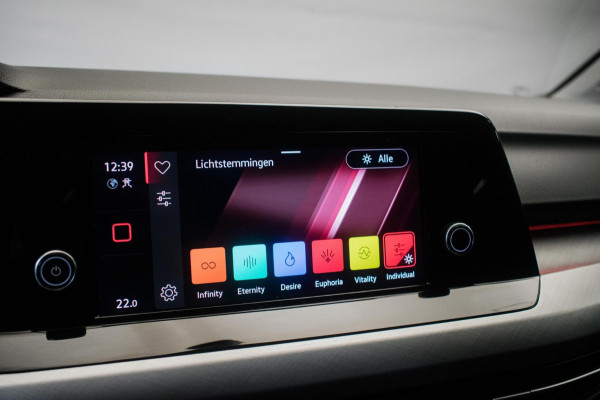Volkswagen Golf 1.0 eTSI Sportline Automaat ORG NL [ Sfeerverlichting Full LED Virtual Carplay Adaptive Cruise Parkeersensoren ]