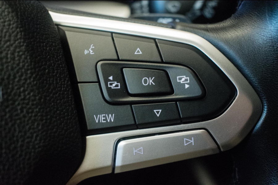 Volkswagen Golf 1.0 eTSI Sportline Automaat ORG NL [ Sfeerverlichting Full LED Virtual Carplay Adaptive Cruise Parkeersensoren ]