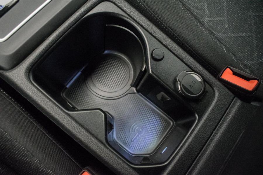 Volkswagen Golf 1.0 eTSI Sportline Automaat ORG NL [ Sfeerverlichting Full LED Virtual Carplay Adaptive Cruise Parkeersensoren ]