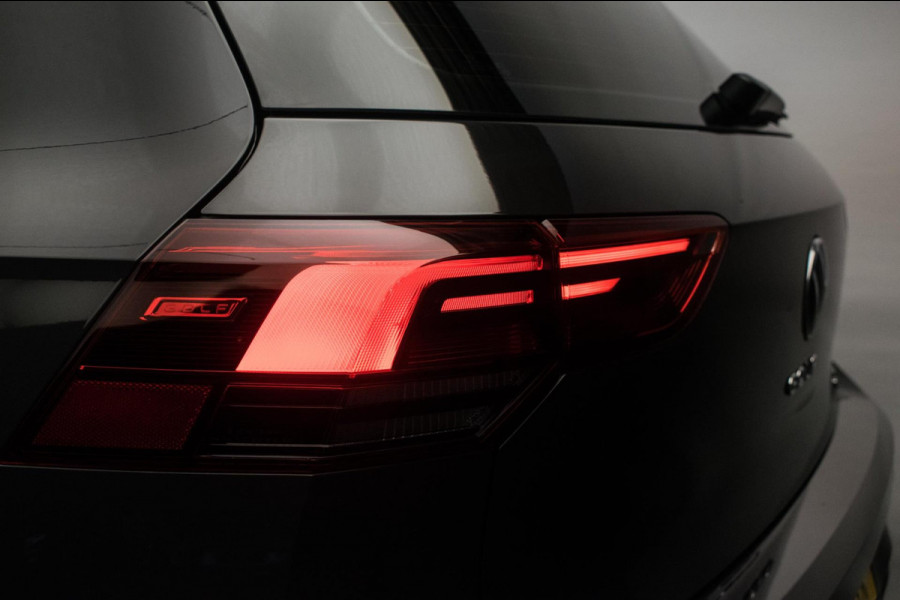 Volkswagen Golf 1.0 eTSI Sportline Automaat ORG NL [ Sfeerverlichting Full LED Virtual Carplay Adaptive Cruise Parkeersensoren ]