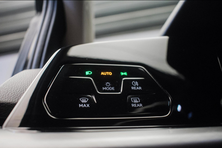 Volkswagen Golf 1.0 eTSI Sportline Automaat ORG NL [ Sfeerverlichting Full LED Virtual Carplay Adaptive Cruise Parkeersensoren ]
