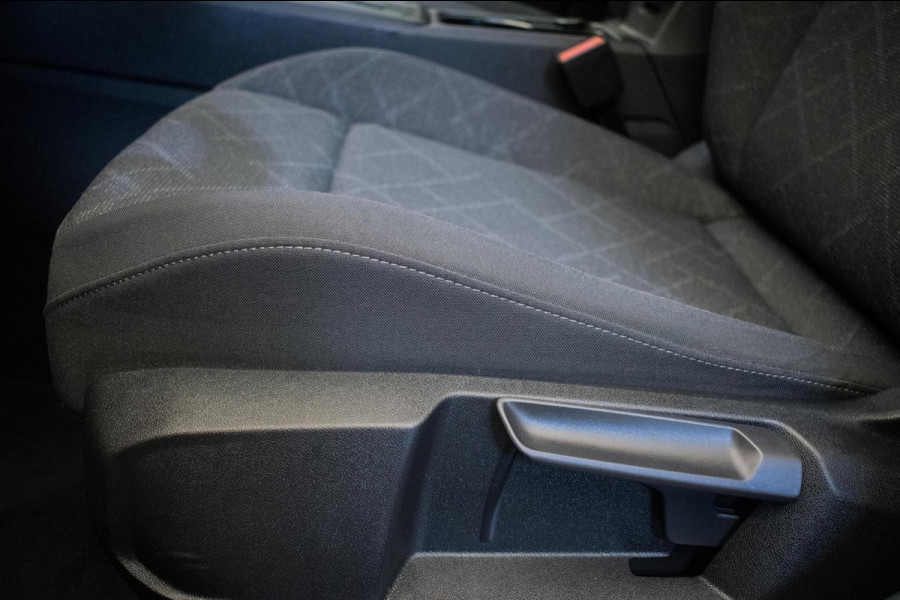 Volkswagen Golf 1.0 eTSI Sportline Automaat ORG NL [ Sfeerverlichting Full LED Virtual Carplay Adaptive Cruise Parkeersensoren ]