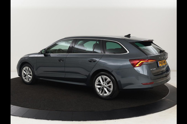 Škoda Octavia 1.0 e-TSI Business Edition | Stoelverwarming | Trekhaak | Head-Up | Memory | Camera | Carplay | Sfeerverlichting | Navigatie | Side Assist | Virtual Cockpit