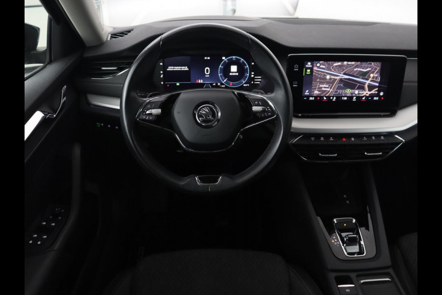 Škoda Octavia 1.0 e-TSI Business Edition | Stoelverwarming | Trekhaak | Head-Up | Memory | Camera | Carplay | Sfeerverlichting | Navigatie | Side Assist | Virtual Cockpit
