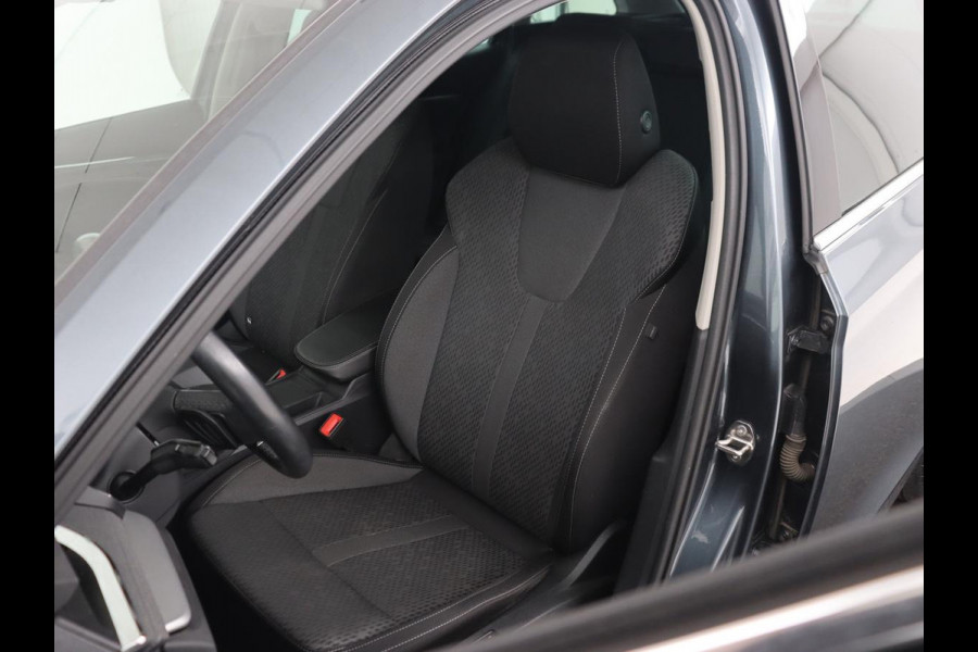 Škoda Octavia 1.0 e-TSI Business Edition | Stoelverwarming | Trekhaak | Head-Up | Memory | Camera | Carplay | Sfeerverlichting | Navigatie | Side Assist | Virtual Cockpit
