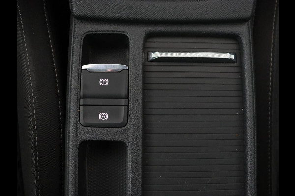 Škoda Octavia 1.0 e-TSI Business Edition | Stoelverwarming | Trekhaak | Head-Up | Memory | Camera | Carplay | Sfeerverlichting | Navigatie | Side Assist | Virtual Cockpit
