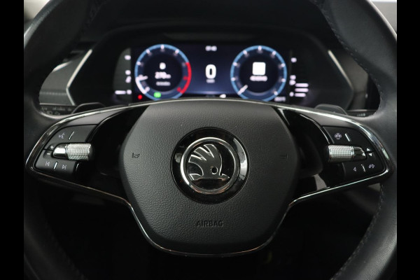 Škoda Octavia 1.0 e-TSI Business Edition | Stoelverwarming | Trekhaak | Head-Up | Memory | Camera | Carplay | Sfeerverlichting | Navigatie | Side Assist | Virtual Cockpit