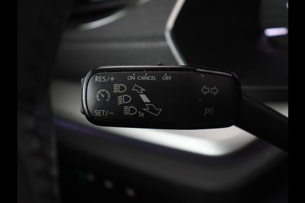 Škoda Octavia 1.0 e-TSI Business Edition | Stoelverwarming | Trekhaak | Head-Up | Memory | Camera | Carplay | Sfeerverlichting | Navigatie | Side Assist | Virtual Cockpit