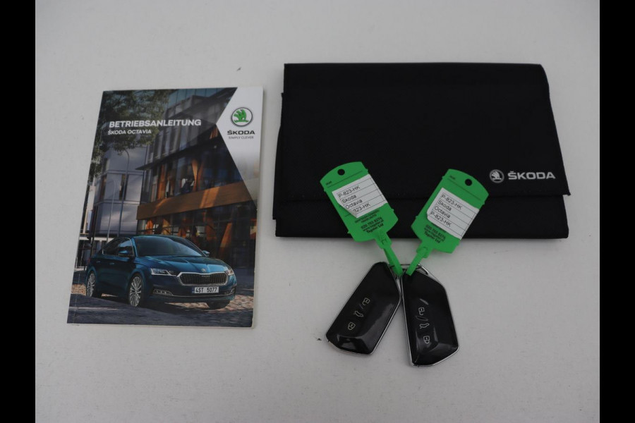 Škoda Octavia 1.0 e-TSI Business Edition | Stoelverwarming | Trekhaak | Head-Up | Memory | Camera | Carplay | Sfeerverlichting | Navigatie | Side Assist | Virtual Cockpit