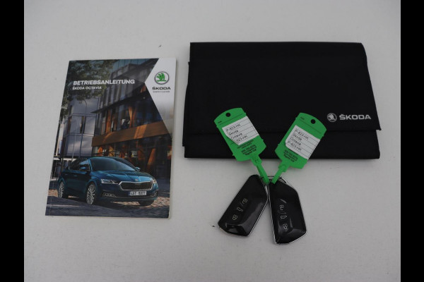 Škoda Octavia 1.0 e-TSI Business Edition | Stoelverwarming | Trekhaak | Head-Up | Memory | Camera | Carplay | Sfeerverlichting | Navigatie | Side Assist | Virtual Cockpit