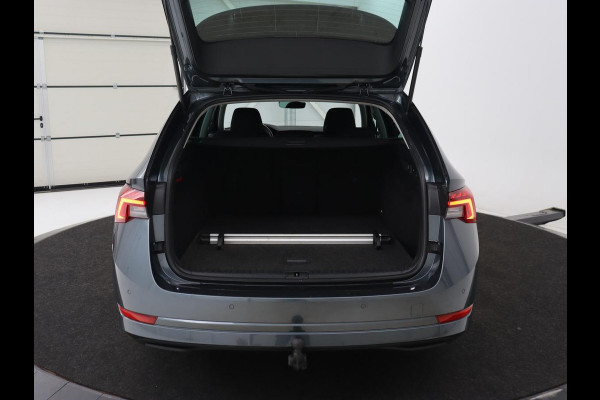 Škoda Octavia 1.0 e-TSI Business Edition | Stoelverwarming | Trekhaak | Head-Up | Memory | Camera | Carplay | Sfeerverlichting | Navigatie | Side Assist | Virtual Cockpit