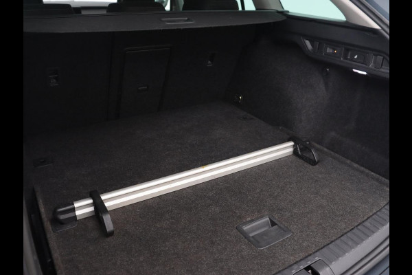 Škoda Octavia 1.0 e-TSI Business Edition | Stoelverwarming | Trekhaak | Head-Up | Memory | Camera | Carplay | Sfeerverlichting | Navigatie | Side Assist | Virtual Cockpit