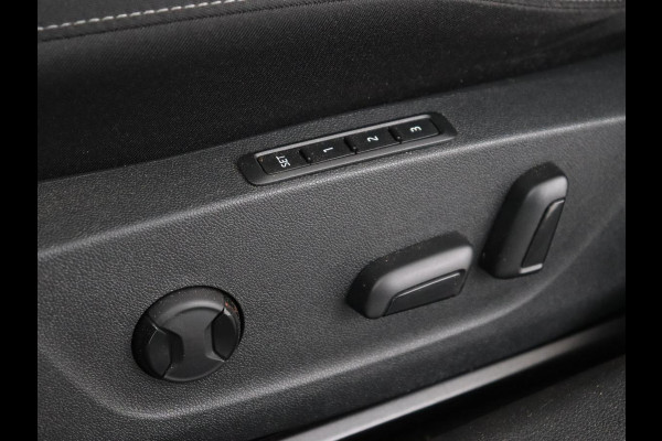 Škoda Octavia 1.0 e-TSI Business Edition | Stoelverwarming | Trekhaak | Head-Up | Memory | Camera | Carplay | Sfeerverlichting | Navigatie | Side Assist | Virtual Cockpit