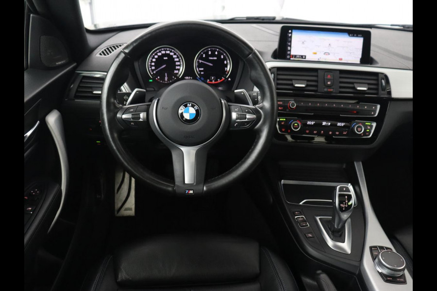 BMW 1-serie M140i High Executive | 2e eigenaar | Schuifdak | Leder | Harman/Kardon | Stoel & stuurverwarming | Camera | Carplay | Full LED | Navigatie